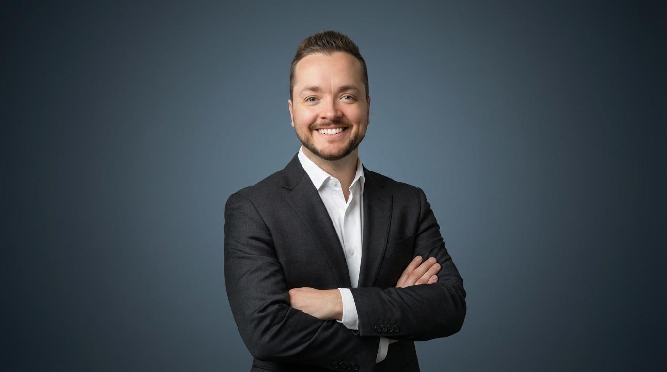 Dr. Justin Curnutt professional headshot